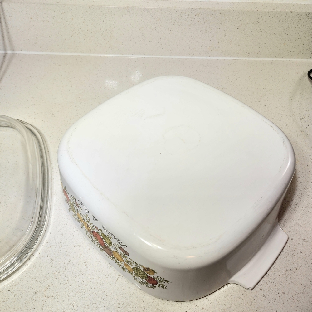 Vintage Corning Ware 4 QT. A-34-B Covered Casserole Dish - Picture 5 of 13